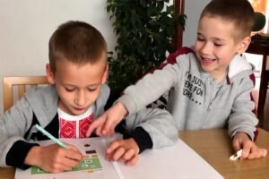 Read more about the article Сшытак-дапаможнік «Першыя крокі па-беларуску»